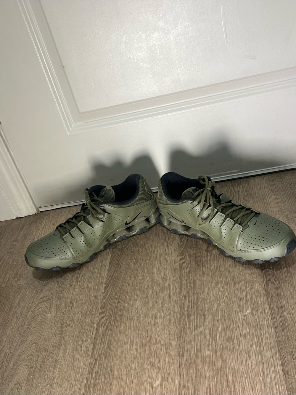 Nike Reax 8 TR Medium Olive Black Men’s Size 13 - Picture 6 of 9
